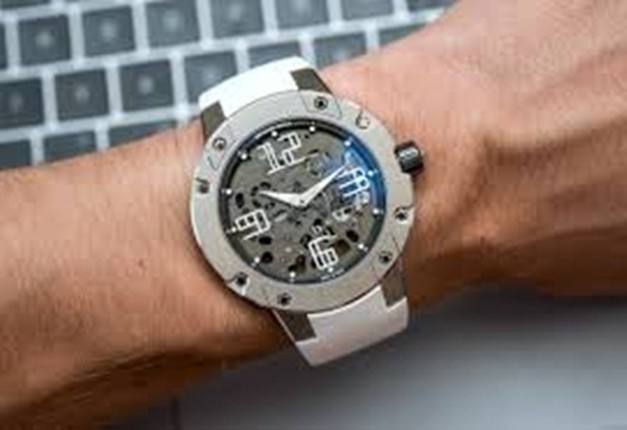 Dong ho Richard Mille Huyen My dien di su kien dat the nao?-Hinh-6