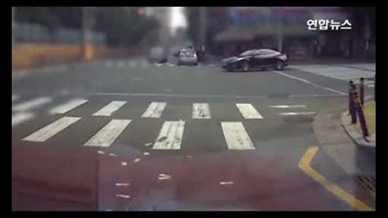 Diem danh cac dai gia choi troi bang cach rai tien tren pho-Hinh-8