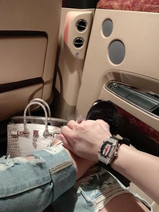 Nu dai gia Viet choi sieu xe khien canh may rau choang ngop-Hinh-4