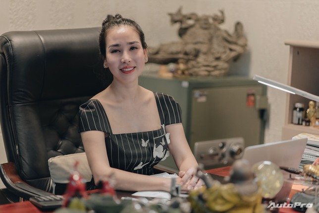 Nu dai gia Viet choi sieu xe khien canh may rau choang ngop-Hinh-6
