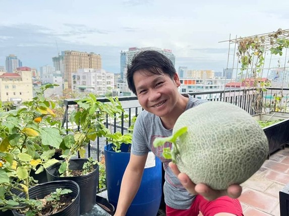 Xem vuon rau xanh muot tren san thuong nha ca si Trong Tan-Hinh-3