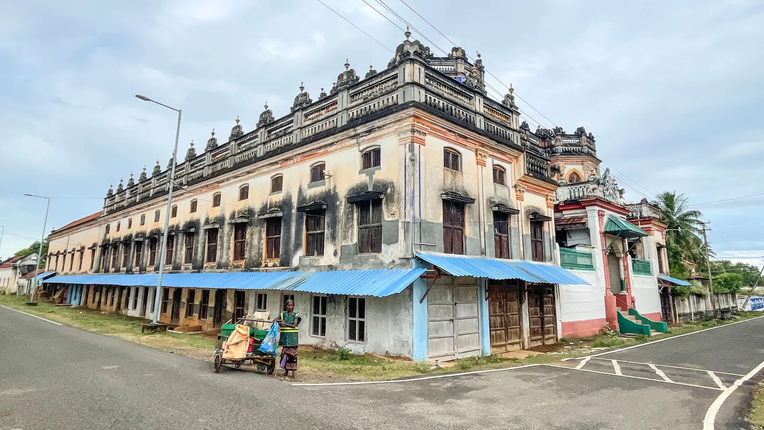 Can canh hon 10.000 biet thu xa hoa bi bo hoang den “xot xa“-Hinh-3