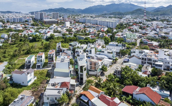 O pho bien Nha Trang co ngoi nha voi khu vuon tren cao doc nhat vo nhi