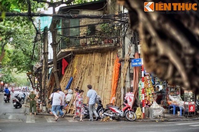 Canh tuong choang ngop con pho doc nhat o Ha Noi-Hinh-14