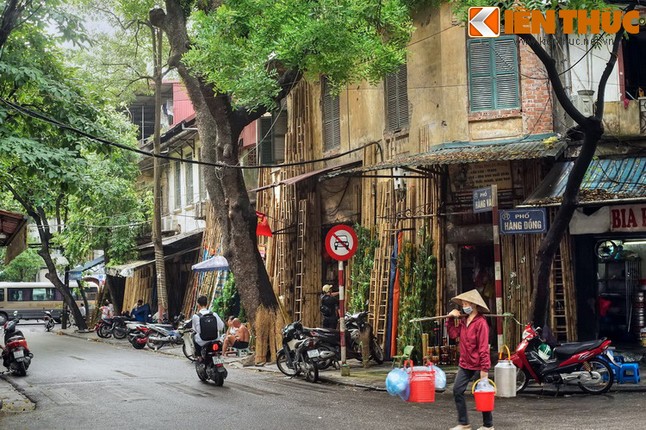 Canh tuong choang ngop con pho doc nhat o Ha Noi-Hinh-19