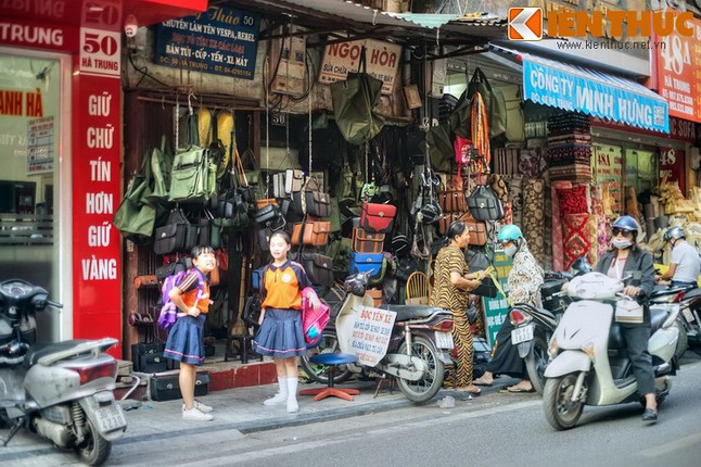 Pho Ha Trung noi tieng Ha Noi co nhung bi mat lich su nao?-Hinh-10