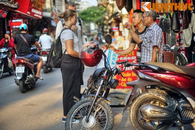 Pho Ha Trung noi tieng Ha Noi co nhung bi mat lich su nao?-Hinh-14