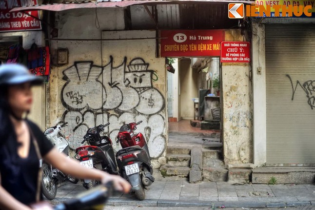 Pho Ha Trung noi tieng Ha Noi co nhung bi mat lich su nao?-Hinh-24