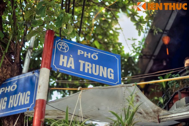 Pho Ha Trung noi tieng Ha Noi co nhung bi mat lich su nao?-Hinh-3