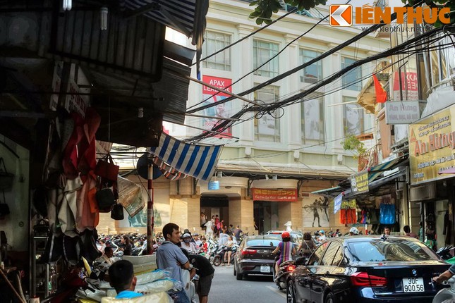 Pho Ha Trung noi tieng Ha Noi co nhung bi mat lich su nao?-Hinh-4