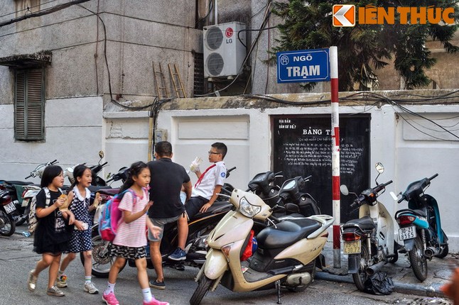 Pho Ha Trung noi tieng Ha Noi co nhung bi mat lich su nao?-Hinh-6