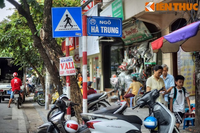 Pho Ha Trung noi tieng Ha Noi co nhung bi mat lich su nao?-Hinh-7