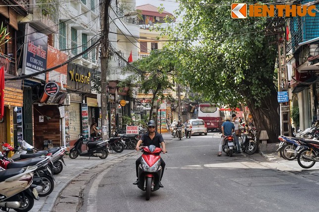 Dieu it nguoi biet ve pho Quan Co Den cua Ha Noi xua