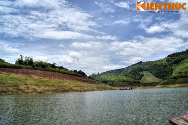 Ngat ngay canh sac than tien cua ho thuy dien Hoa Binh