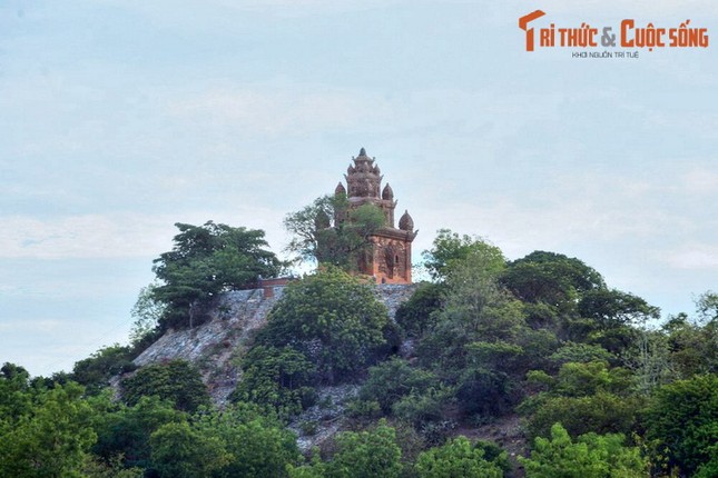 Can canh 3 toa thap Cham hung vi o Ninh Thuan-Hinh-9