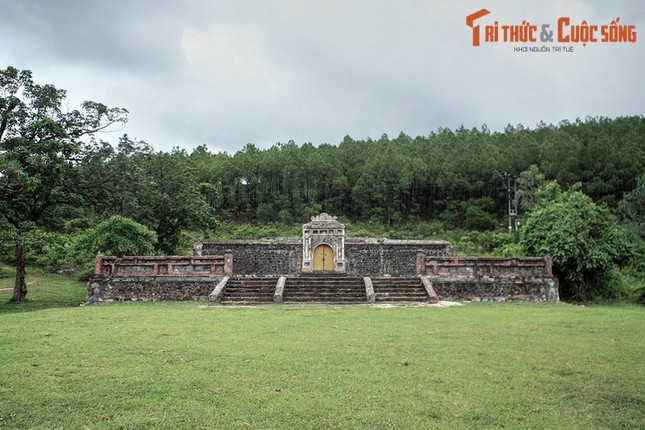 Lang mo phu than vua Gia Long va nhung giai thoai