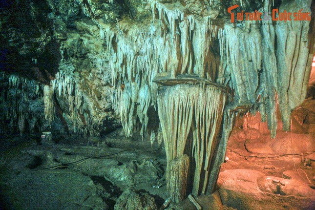 Cau chuyen tinh buon trong hang dong noi tieng vung Tay Bac