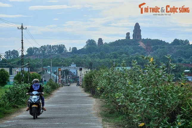 Can canh 3 toa thap Cham noi tieng o Binh Dinh