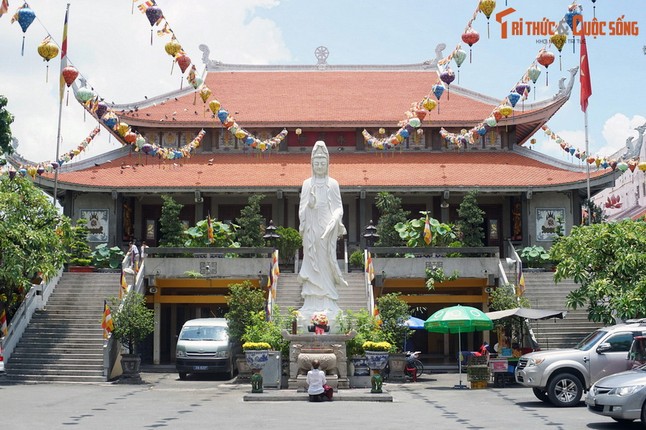 Nhung dieu thu vi it biet ve ngoi chua noi tieng nhat TP HCM-Hinh-2