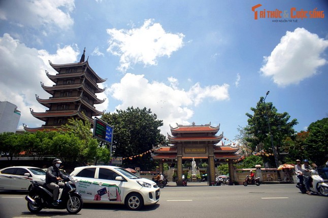 Nhung dieu thu vi it biet ve ngoi chua noi tieng nhat TP HCM-Hinh-3