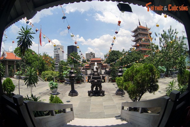 Nhung dieu thu vi it biet ve ngoi chua noi tieng nhat TP HCM-Hinh-9