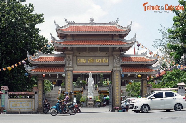 Nhung dieu thu vi it biet ve ngoi chua noi tieng nhat TP HCM