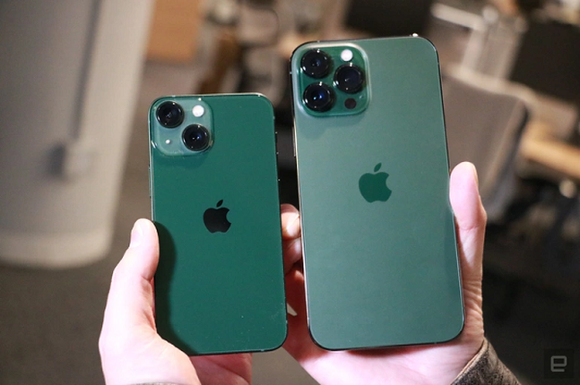 Can canh iPhone 13 mau Alpine Green dep khong ti vet-Hinh-2