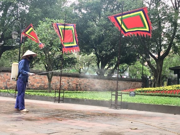 Loat di tich tai Ha Noi dong cua phun khu trung phong dich Covid-19 khien du khach than tho-Hinh-2