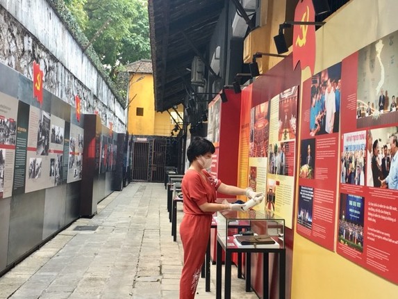 Loat di tich tai Ha Noi dong cua phun khu trung phong dich Covid-19 khien du khach than tho-Hinh-8