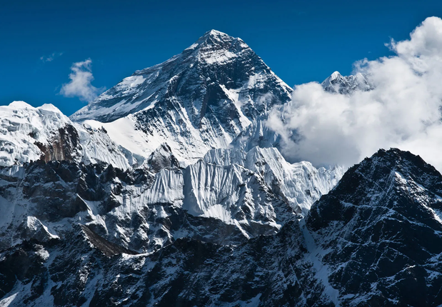 Vi sao nui Everest khong ngung cao len?