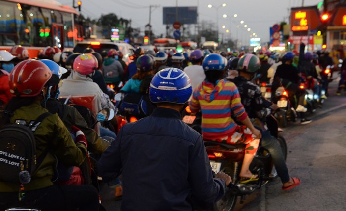 Cua ngo TP HCM “ngap nguoi” trang dem ve que nghi Tet-Hinh-10