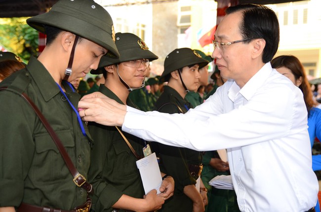 Buon vui kho noi thanh loi trong ngay tien tan binh nhap ngu-Hinh-3