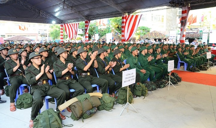 Buon vui kho noi thanh loi trong ngay tien tan binh nhap ngu