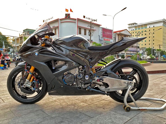 'Ca map' BMW S1000RR voi goi do hon 2 ty cua biker mien Tay