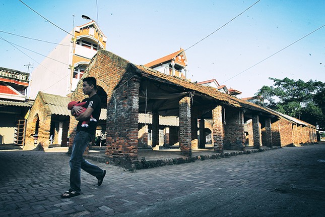 Ngo ngang ngam ngoi lang dep nhu co tich ngay gan Ha Noi-Hinh-12