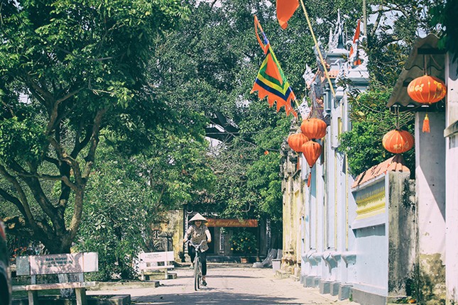 Ngo ngang ngam ngoi lang dep nhu co tich ngay gan Ha Noi-Hinh-2