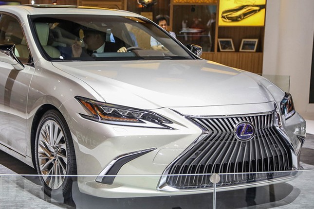 Xe sang Lexus ES 2019 dau tien lo dien tai Dong Nam A-Hinh-2