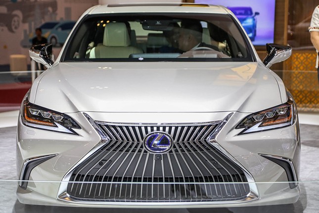 Xe sang Lexus ES 2019 dau tien lo dien tai Dong Nam A-Hinh-3