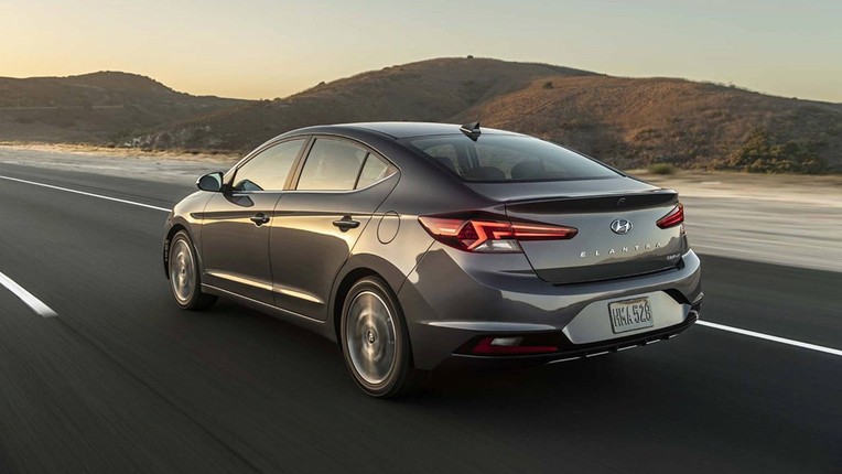 Hyundai Elantra 2019 chot gia hon 400 trieu dong tai My-Hinh-4