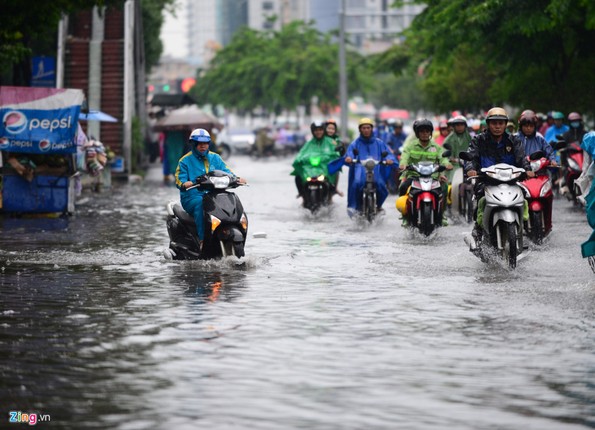 Anh: Nguoi dan Sai Gon lai loi bi bom sau mua lon