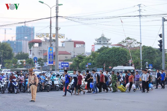 Hinh anh am anh trong cuoc “di dan” dip nghi le 2/9-Hinh-2