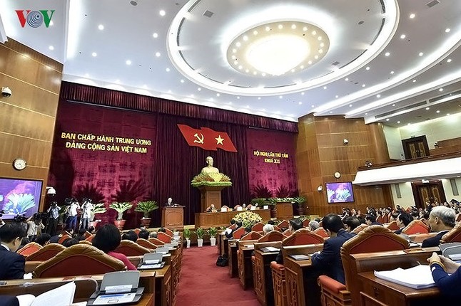 Toan canh ngay lam viec dau tien cua Hoi nghi Trung uong 8 khoa XII-Hinh-10