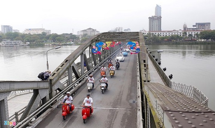 Xe co dieu hanh khap duong pho Hue-Hinh-3