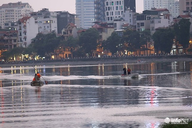 Ha Noi: Sau dung 1 nam, ca lai chet trang mat ho Hoang Cau