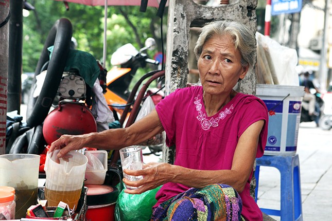 Anh: Toc bac trang, tuoi cao, lung cong van muu sinh-Hinh-11