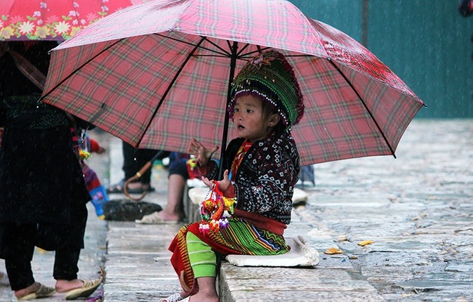 Xot xa canh tre em doi mua lanh kiem tien o Sa Pa-Hinh-11