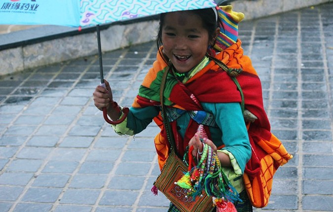 Xot xa canh tre em doi mua lanh kiem tien o Sa Pa-Hinh-6