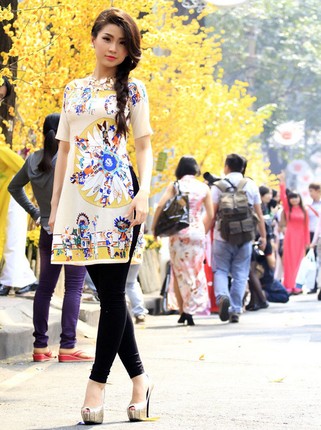 Mot ao dai cach tan “hop hon” thieu nu Viet dip Tet-Hinh-7