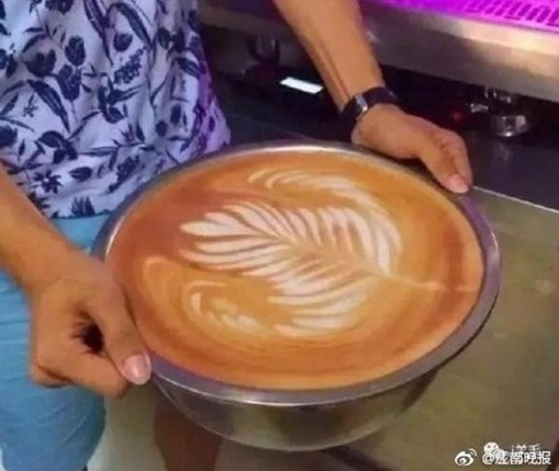 Starbucks giam gia, nguoi nguoi mang xo, chau, can nuoc di mua-Hinh-9