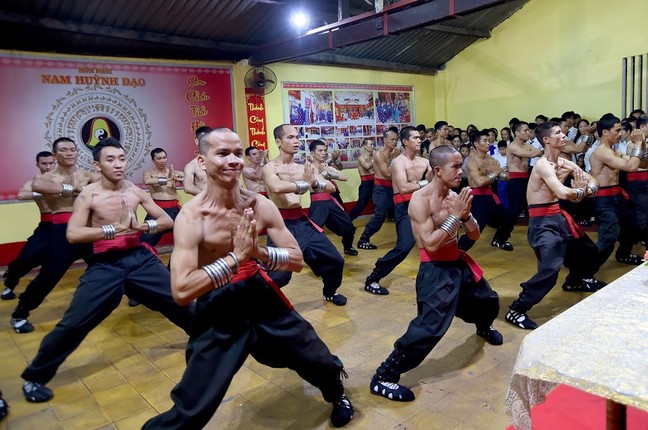 Co gi ben trong vo duong cua Nam Huynh Dao?-Hinh-4